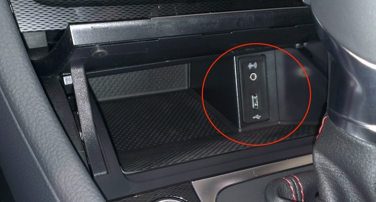 штатный разъем USB/AUX на Volkswagen Golf 7